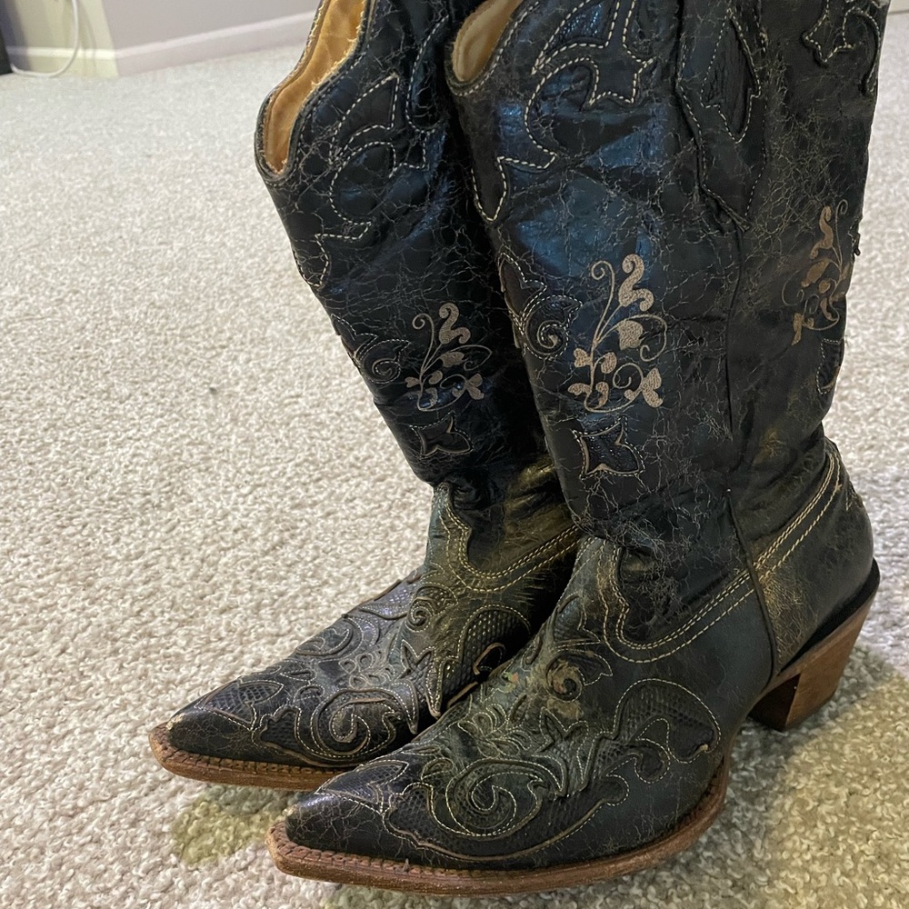 Corral Women's Black Embroidered Cowboy Boots